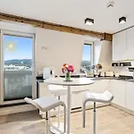 Modern Elegance In Historical Center Daire *