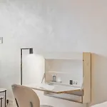 Modern Elegance In Historical Center アパート