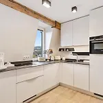 アパート Modern Elegance In Historical Center