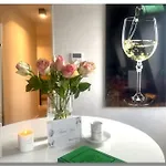 Modern Elegance In Historical Center Daire Trier