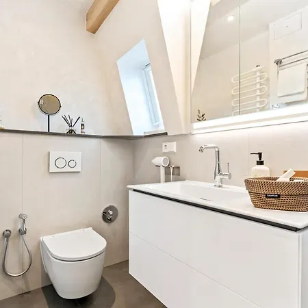 Modern Elegance In Historical Center Lejlighed *