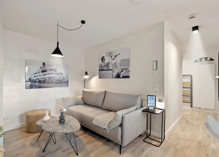 아파트 Modern Elegance In Historical Center