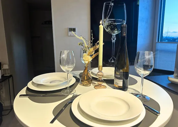 Modern Elegance In Historical Center 아파트 *