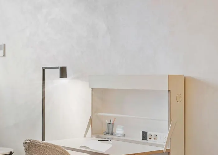 Modern Elegance In Historical Center 아파트