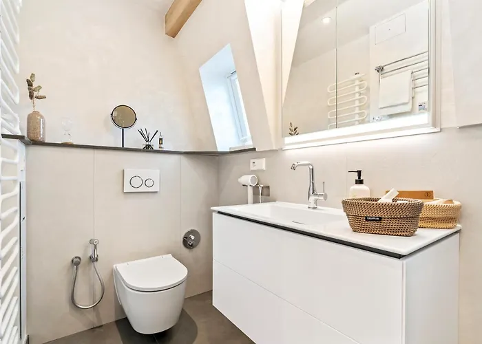 Modern Elegance In Historical Center 아파트 *