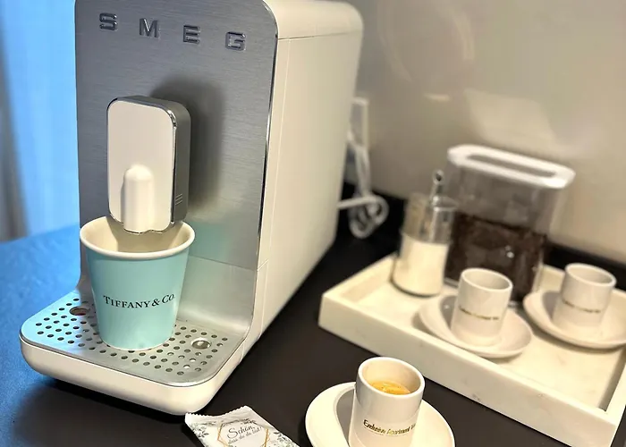 Modern Elegance In Historical Center 아파트 *