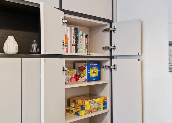 Modern Elegance In Historical Center 아파트 *