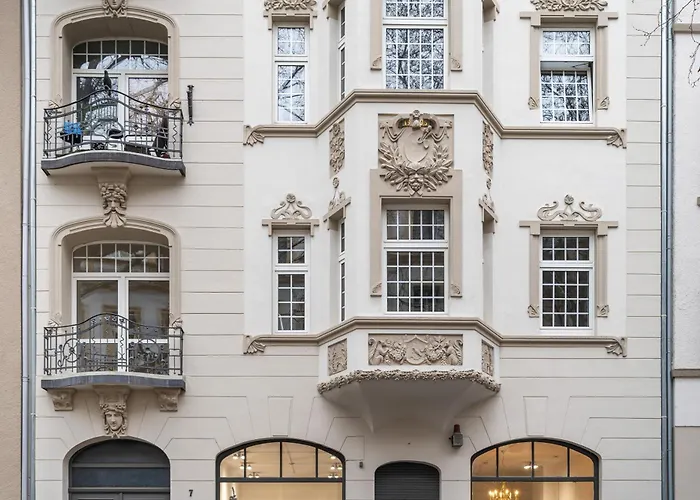 Modern Elegance In Historical Center 아파트 *